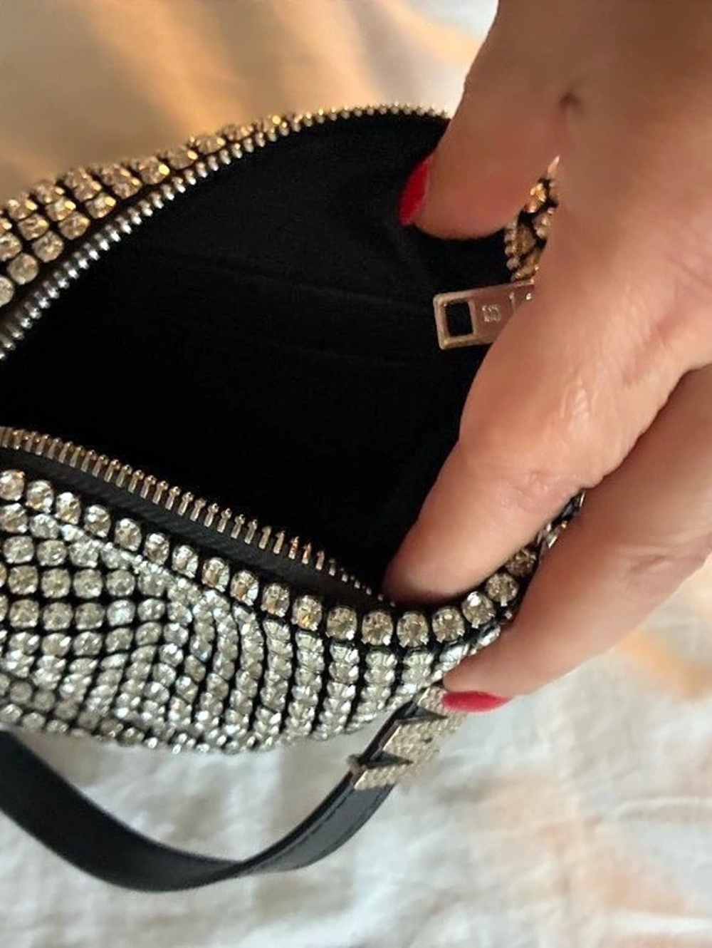 Vera Wang bag Supreme Rhinestone Crossbody Bag in Black & Silver , used once. - Picture 4 of 9